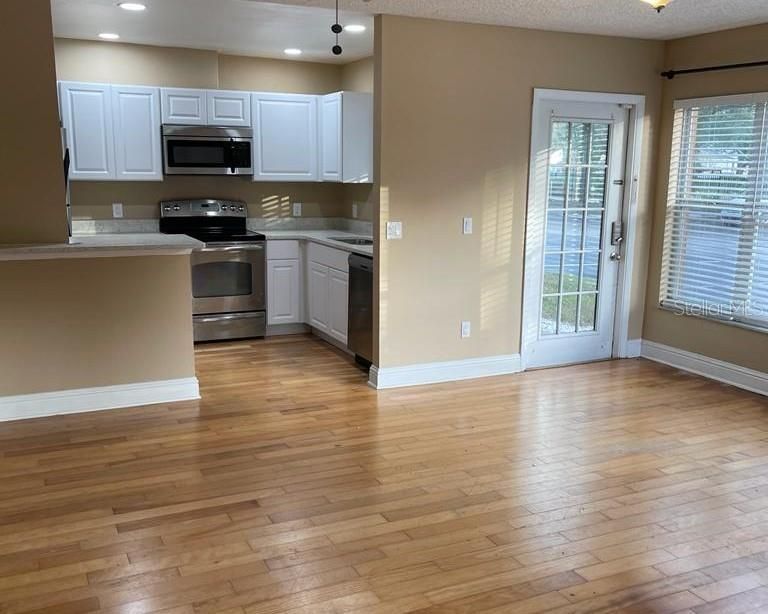 待售: $227,000 (2 贝兹, 2 浴室, 1103 平方英尺)