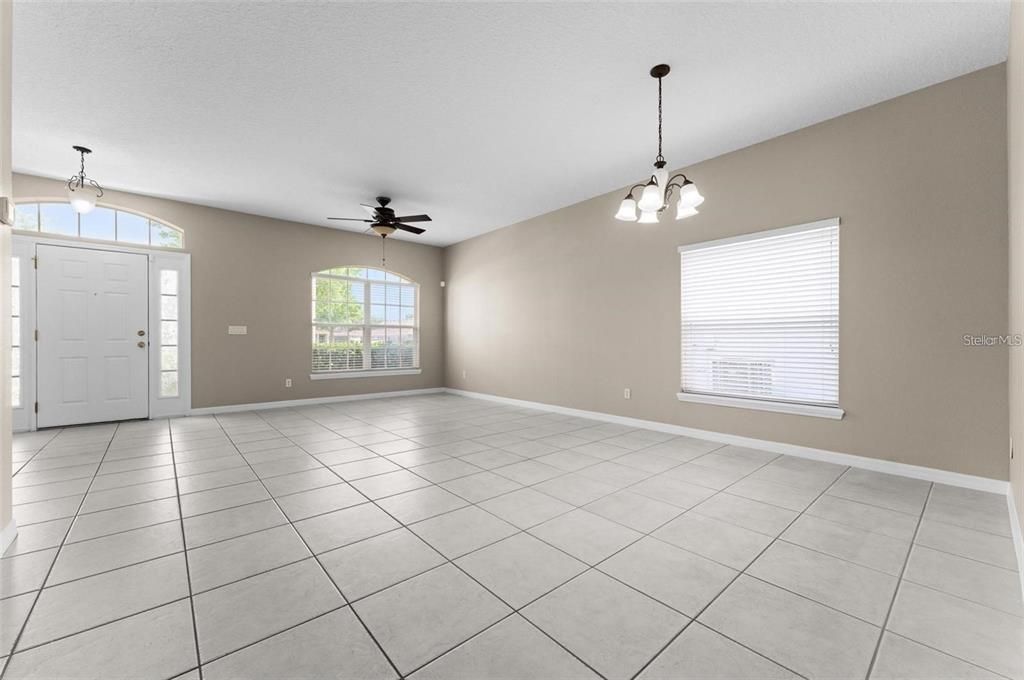 For Rent: $2,400 (3 beds, 2 baths, 1730 Square Feet)