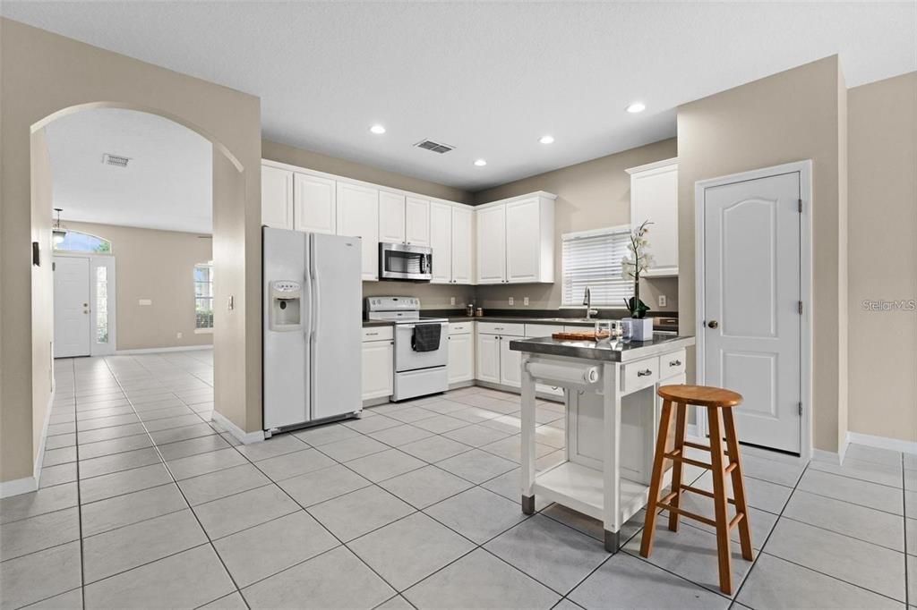 For Rent: $2,400 (3 beds, 2 baths, 1730 Square Feet)