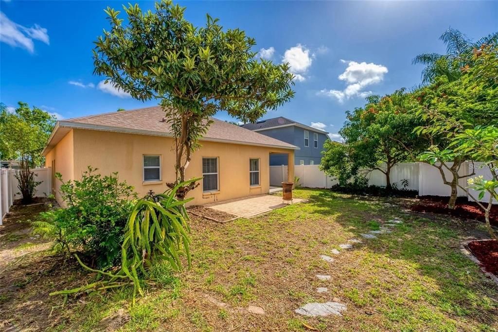 For Rent: $2,400 (3 beds, 2 baths, 1730 Square Feet)