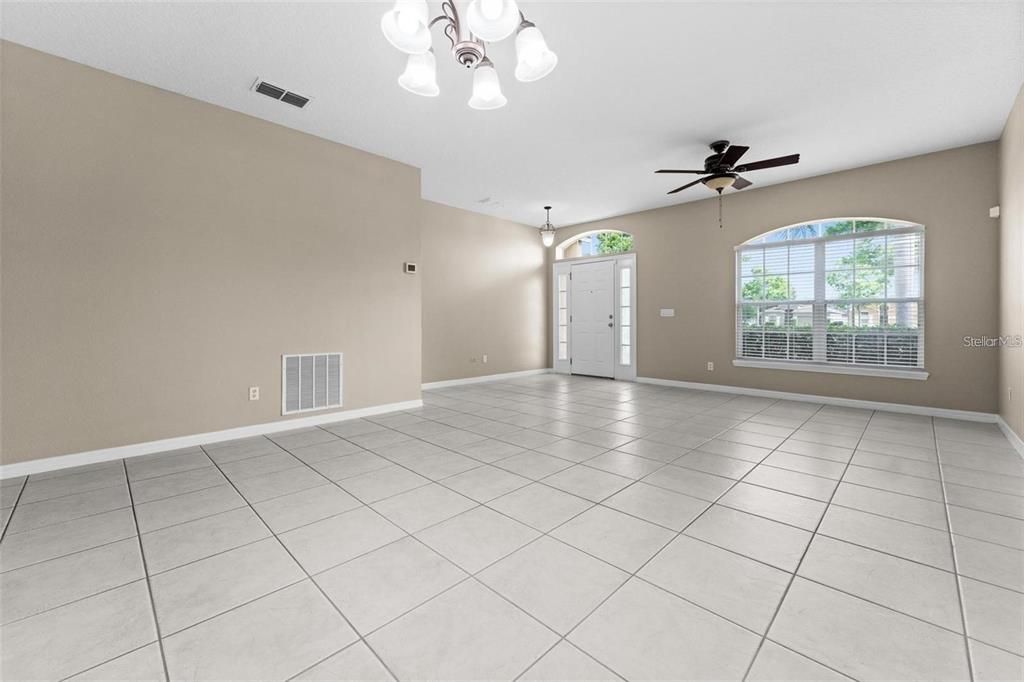 For Rent: $2,400 (3 beds, 2 baths, 1730 Square Feet)