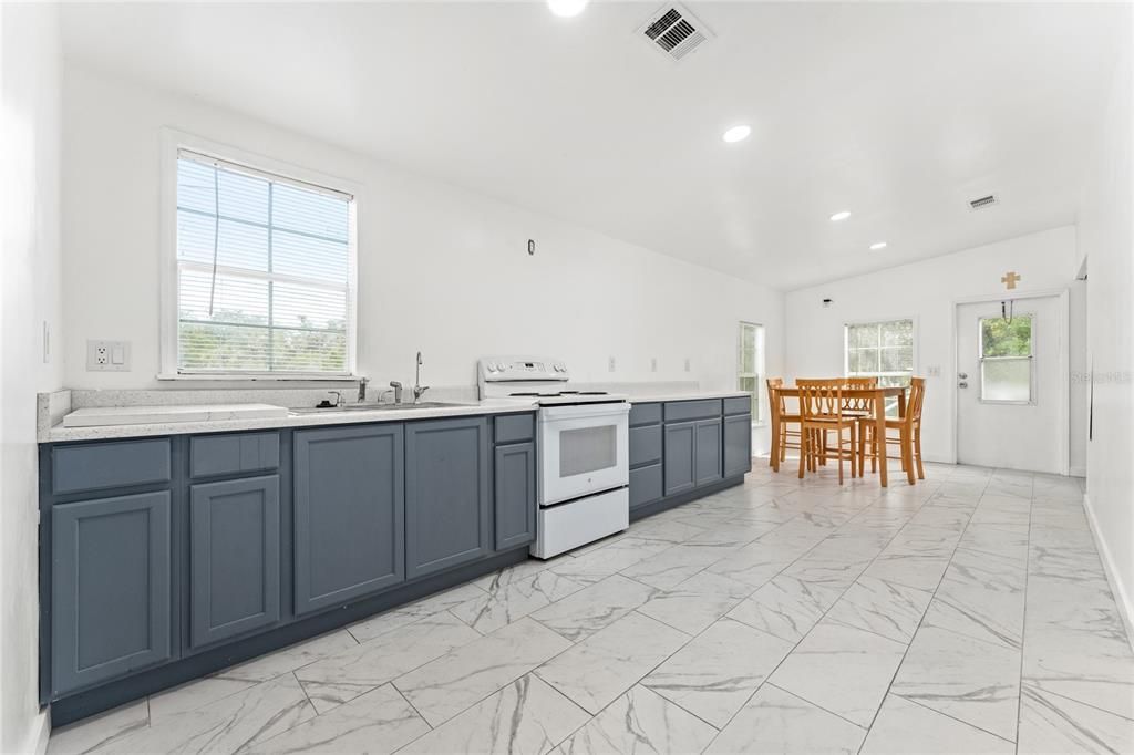 For Sale: $318,000 (3 beds, 2 baths, 1568 Square Feet)