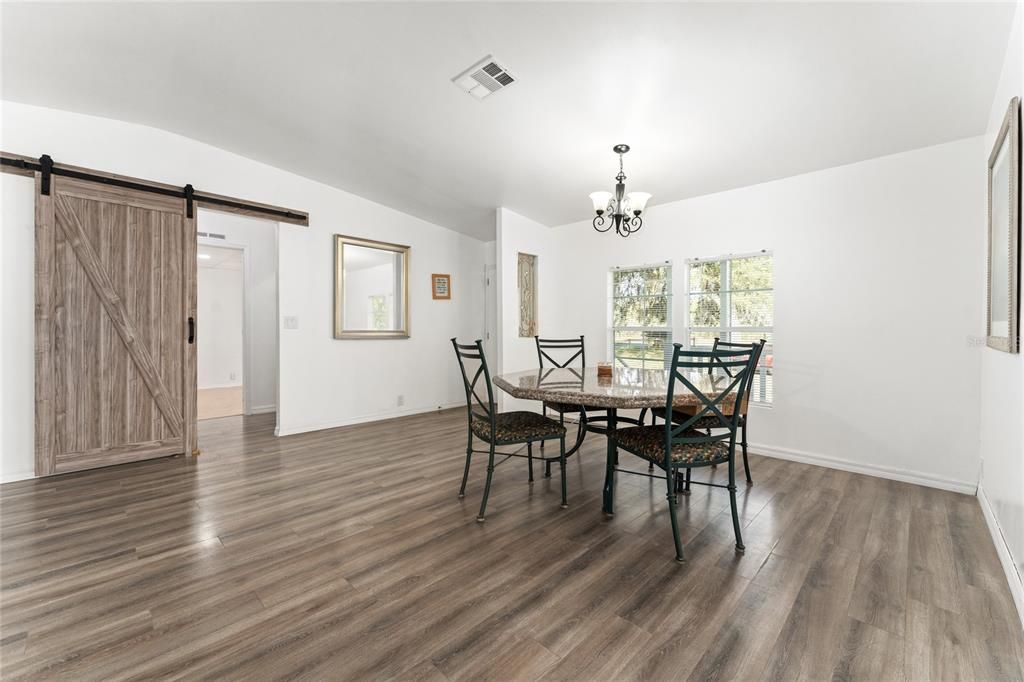 For Sale: $318,000 (3 beds, 2 baths, 1568 Square Feet)