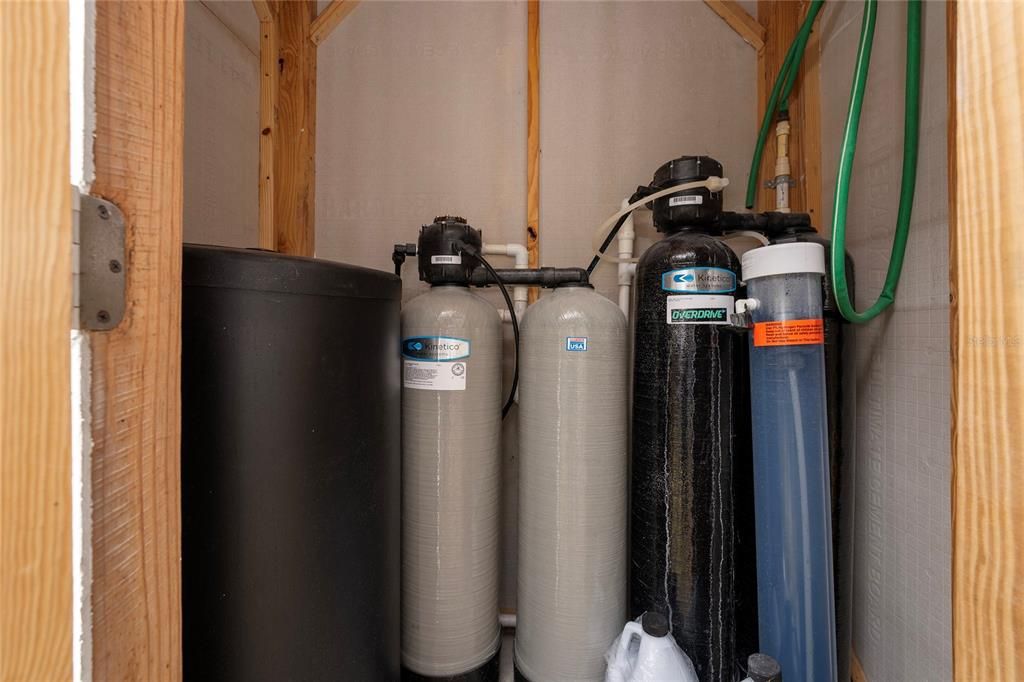 For Sale: $318,000 (3 beds, 2 baths, 1568 Square Feet)