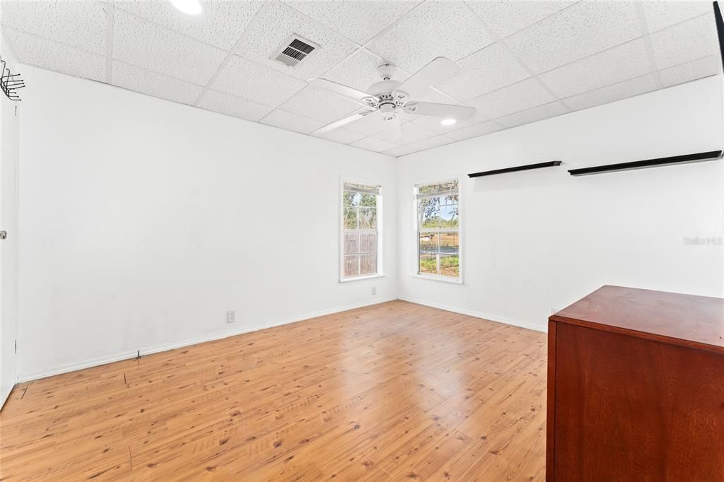 For Sale: $318,000 (3 beds, 2 baths, 1568 Square Feet)