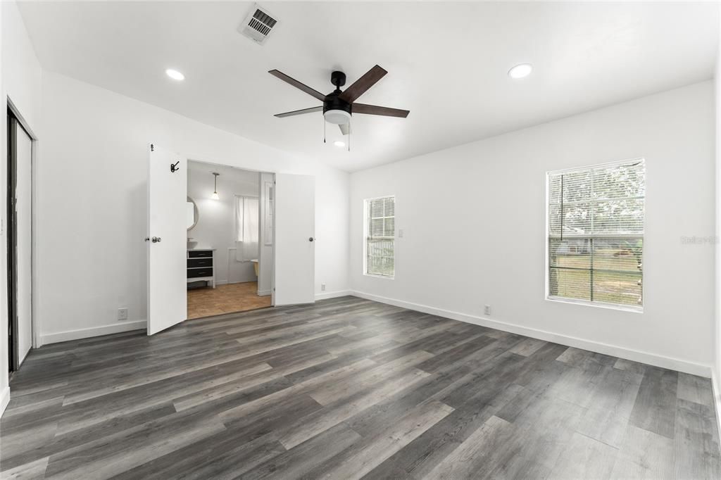 For Sale: $318,000 (3 beds, 2 baths, 1568 Square Feet)