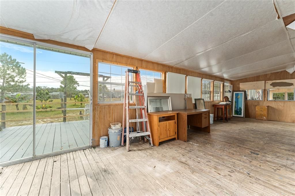 For Sale: $318,000 (3 beds, 2 baths, 1568 Square Feet)