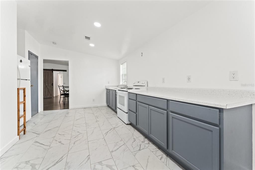 For Sale: $318,000 (3 beds, 2 baths, 1568 Square Feet)