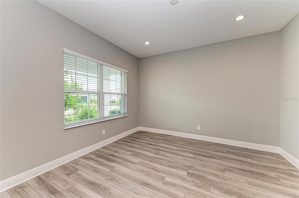 出租: $4,000 (4 贝兹, 3 浴室, 3097 平方英尺)