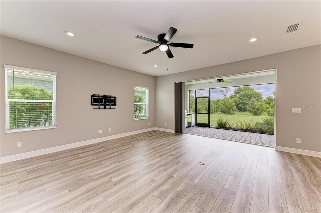 出租: $4,000 (4 贝兹, 3 浴室, 3097 平方英尺)