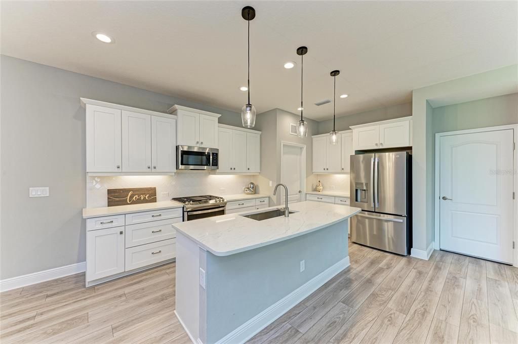 出租: $4,000 (4 贝兹, 3 浴室, 3097 平方英尺)