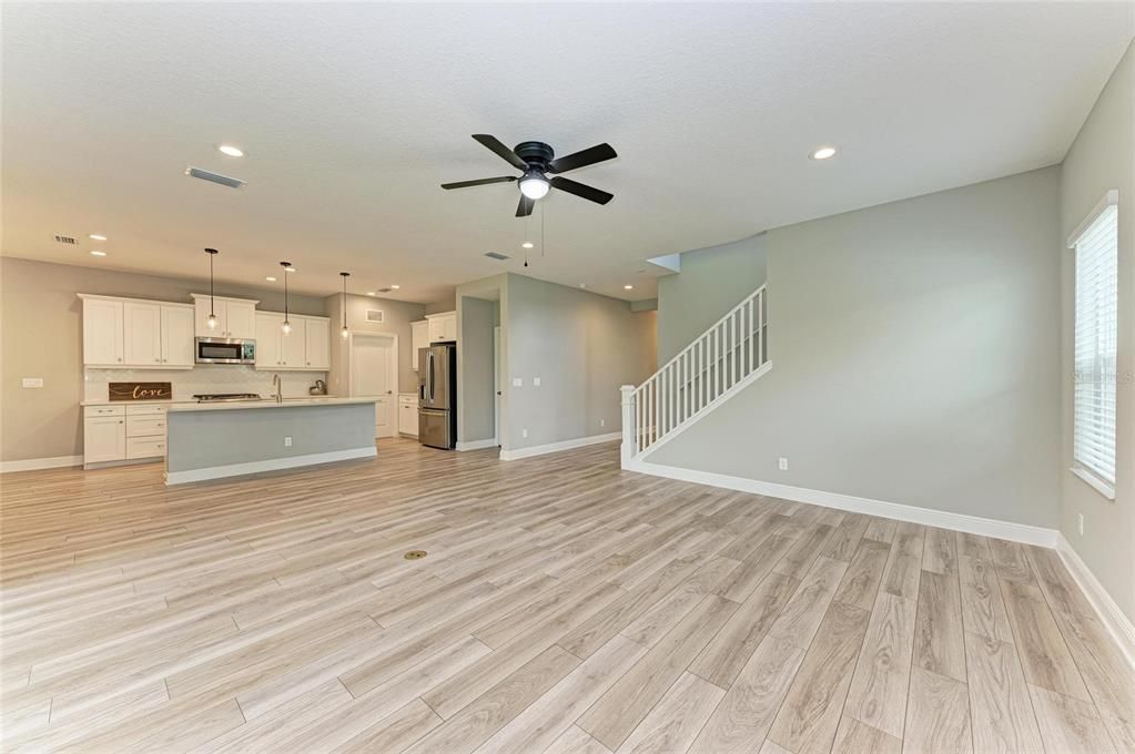 出租: $4,000 (4 贝兹, 3 浴室, 3097 平方英尺)