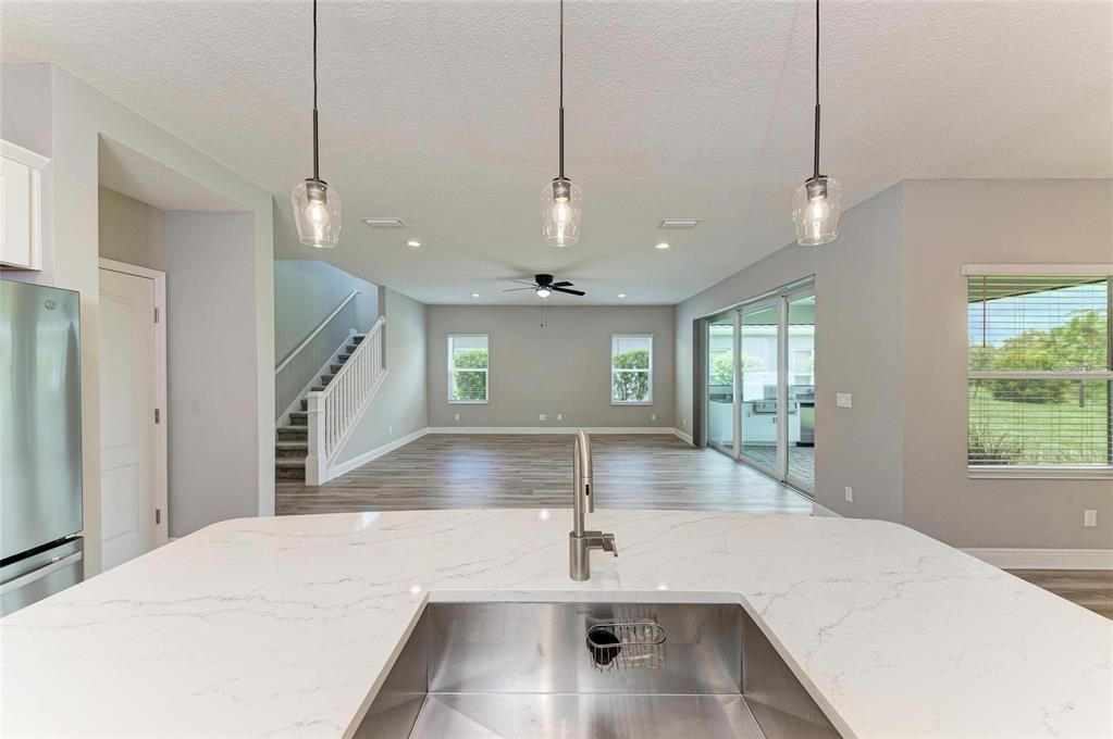 出租: $4,000 (4 贝兹, 3 浴室, 3097 平方英尺)