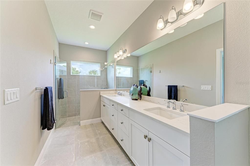 出租: $4,000 (4 贝兹, 3 浴室, 3097 平方英尺)