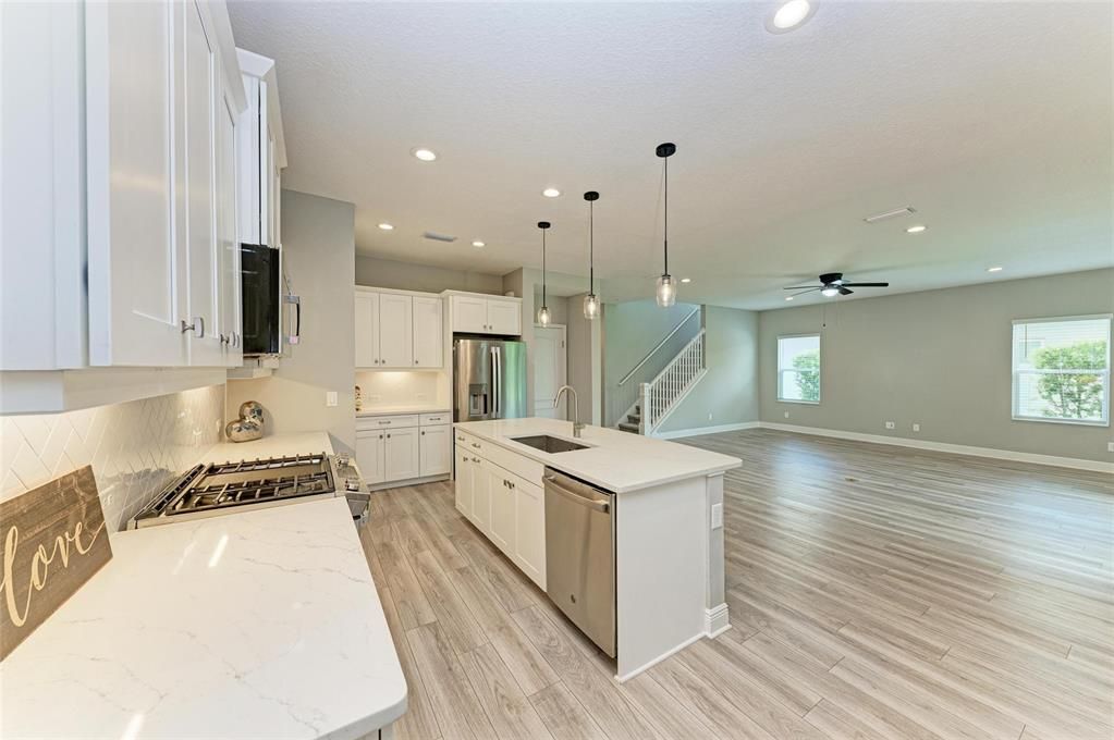 出租: $4,000 (4 贝兹, 3 浴室, 3097 平方英尺)