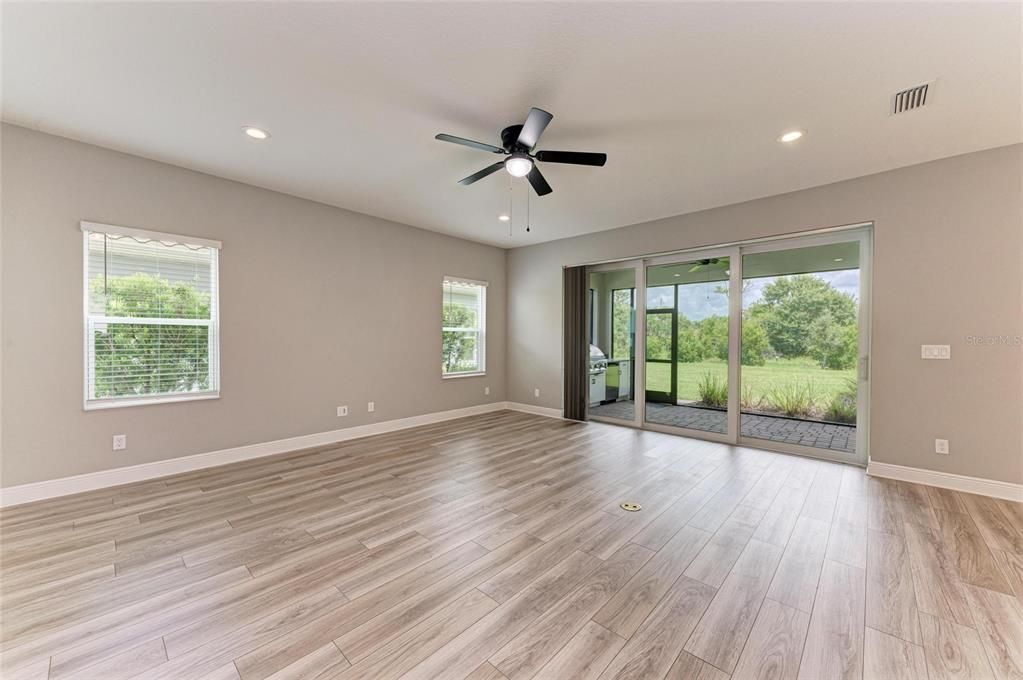 出租: $4,000 (4 贝兹, 3 浴室, 3097 平方英尺)