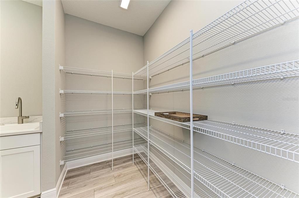 出租: $4,000 (4 贝兹, 3 浴室, 3097 平方英尺)