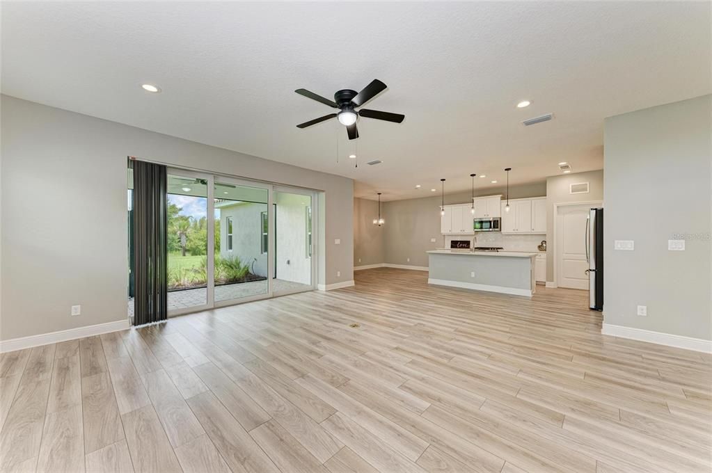 出租: $4,000 (4 贝兹, 3 浴室, 3097 平方英尺)