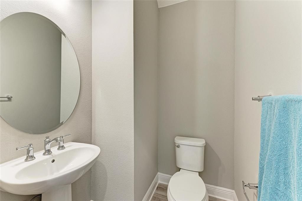 出租: $4,000 (4 贝兹, 3 浴室, 3097 平方英尺)