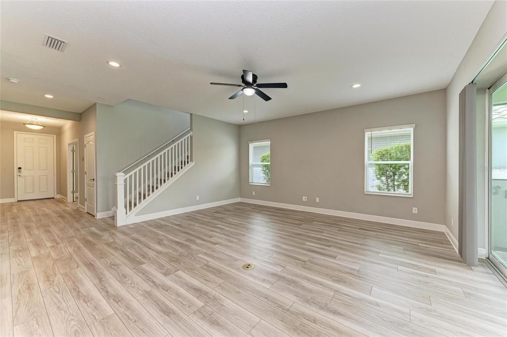 出租: $4,000 (4 贝兹, 3 浴室, 3097 平方英尺)