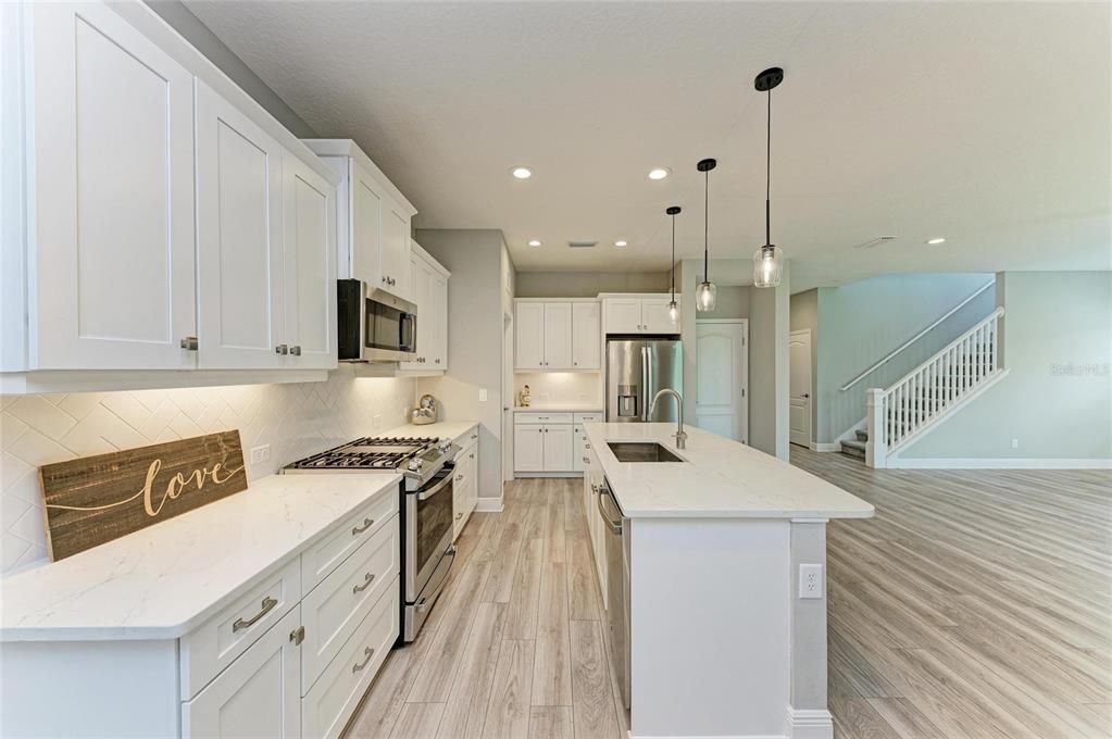 出租: $4,000 (4 贝兹, 3 浴室, 3097 平方英尺)