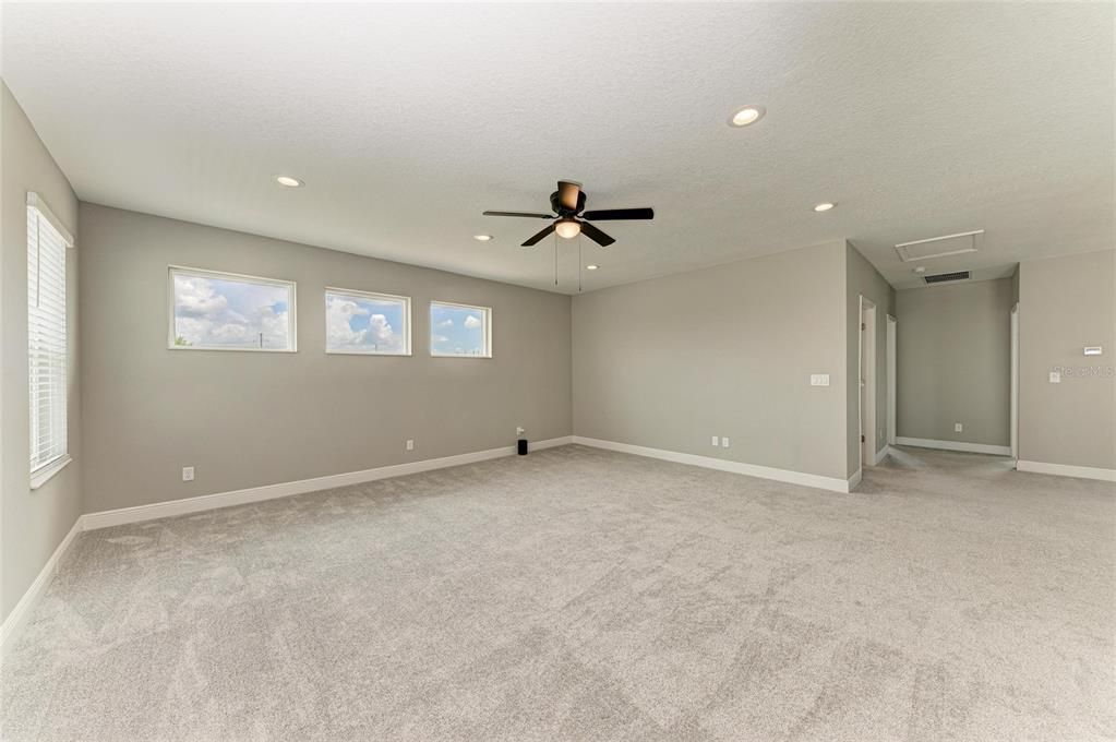 出租: $4,000 (4 贝兹, 3 浴室, 3097 平方英尺)