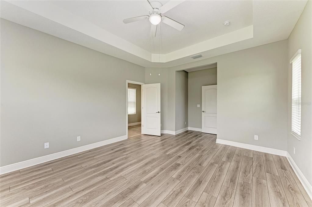 出租: $4,000 (4 贝兹, 3 浴室, 3097 平方英尺)