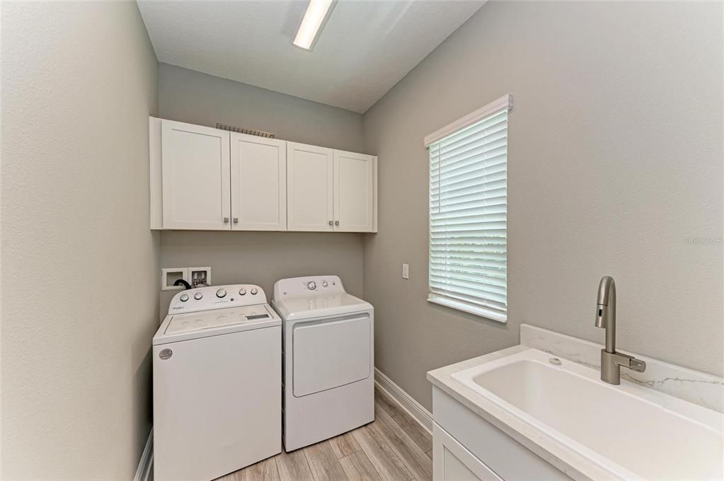 出租: $4,000 (4 贝兹, 3 浴室, 3097 平方英尺)