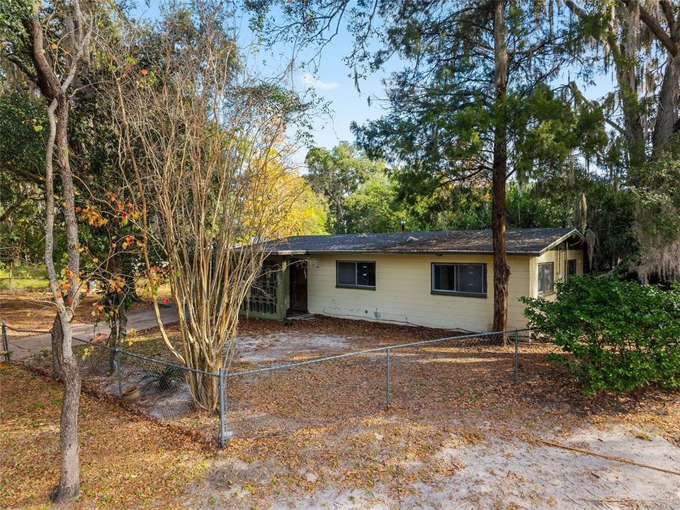 待售: $154,900 (3 贝兹, 1 浴室, 1085 平方英尺)