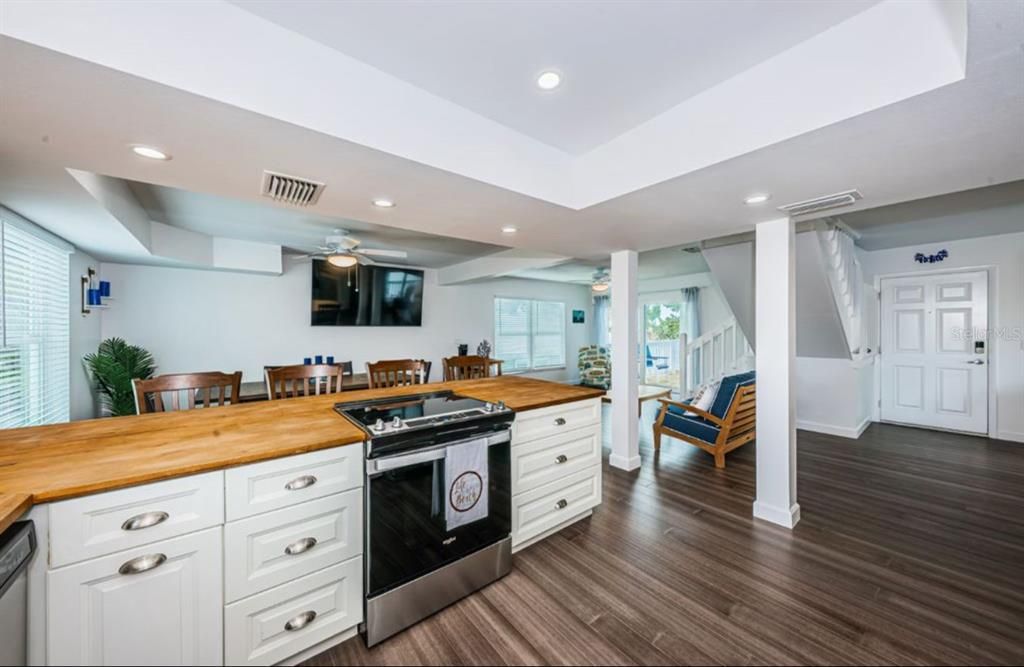 For Rent: $14,000 (3 beds, 2 baths, 1700 Square Feet)