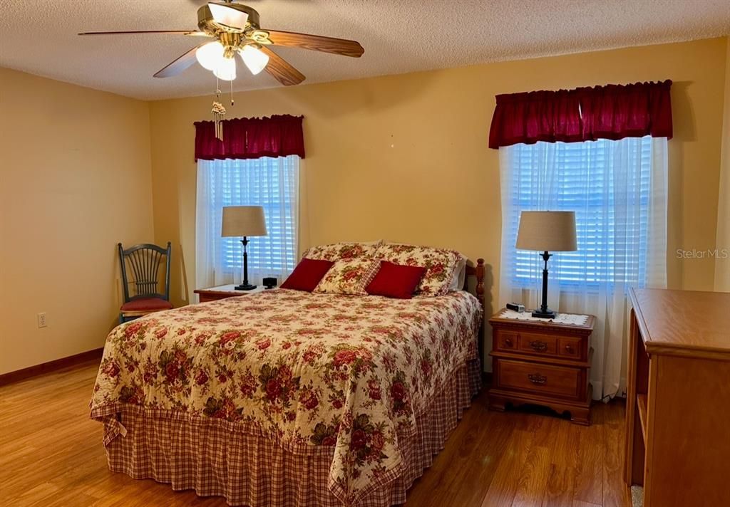 待售: $999,999 (3 贝兹, 2 浴室, 2282 平方英尺)