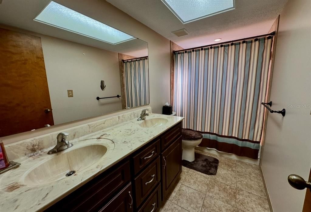 待售: $999,999 (3 贝兹, 2 浴室, 2282 平方英尺)