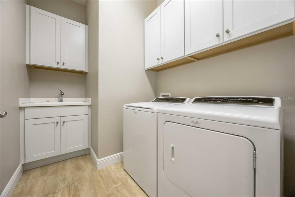 For Sale: $795,000 (3 beds, 3 baths, 2194 Square Feet)