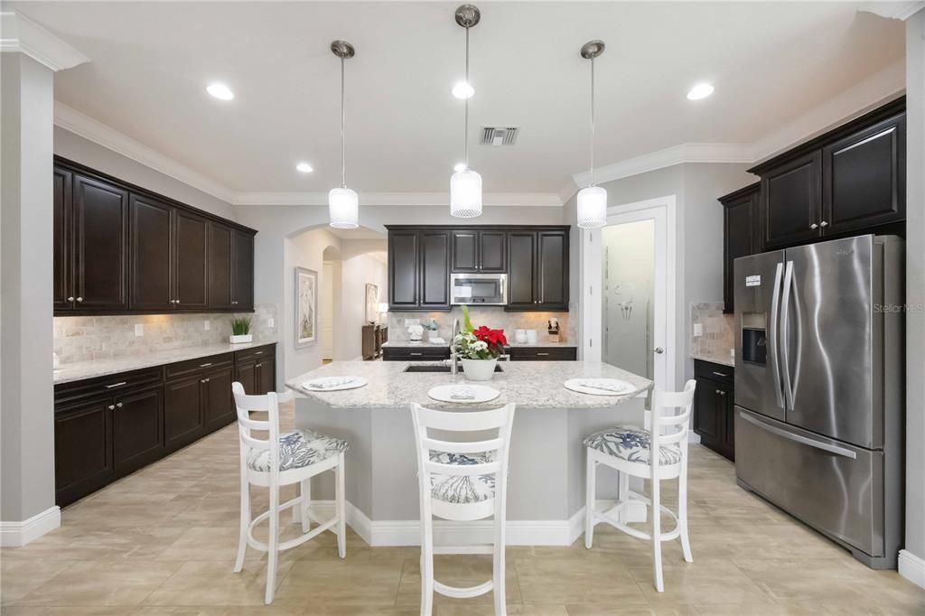 For Sale: $795,000 (3 beds, 3 baths, 2194 Square Feet)