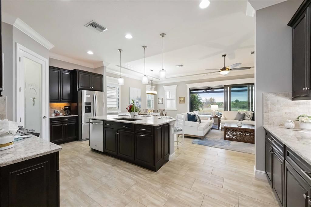 For Sale: $795,000 (3 beds, 3 baths, 2194 Square Feet)