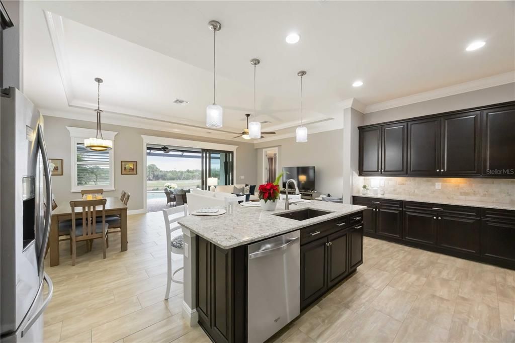 For Sale: $795,000 (3 beds, 3 baths, 2194 Square Feet)