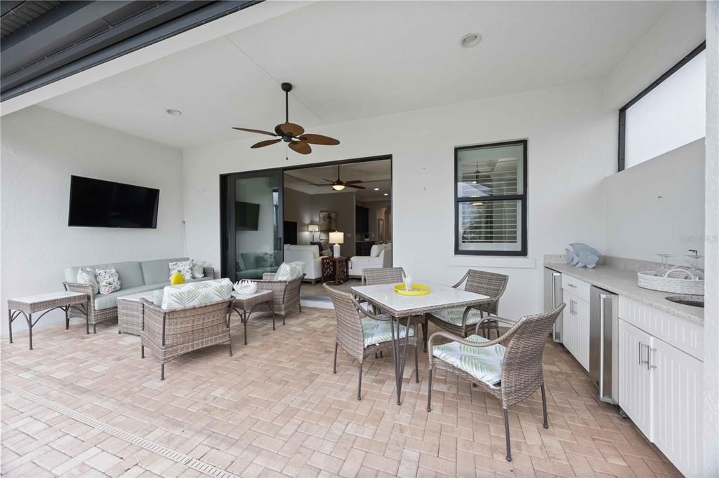 For Sale: $795,000 (3 beds, 3 baths, 2194 Square Feet)