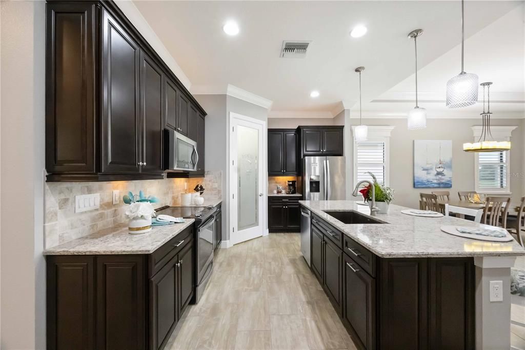 For Sale: $795,000 (3 beds, 3 baths, 2194 Square Feet)