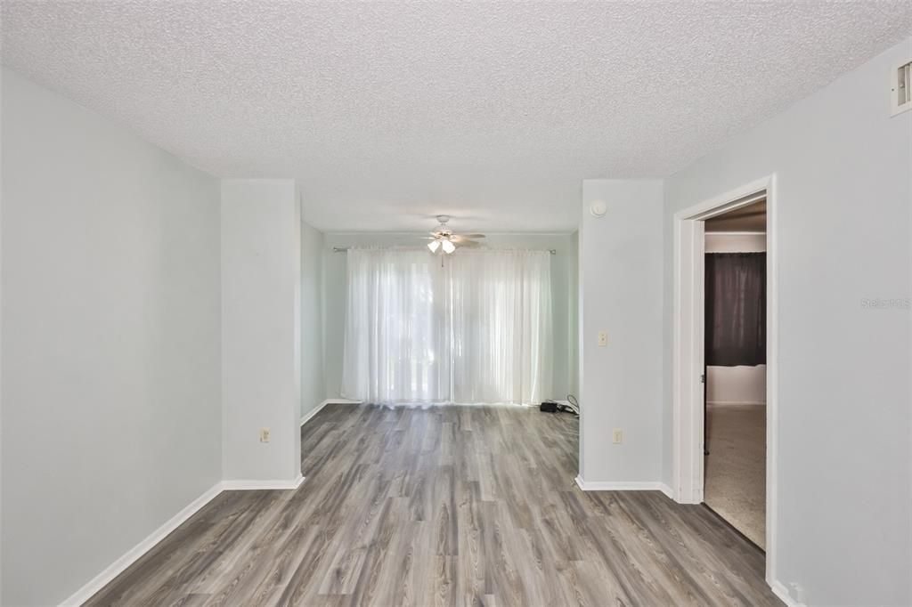 出租: $1,795 (2 贝兹, 2 浴室, 800 平方英尺)