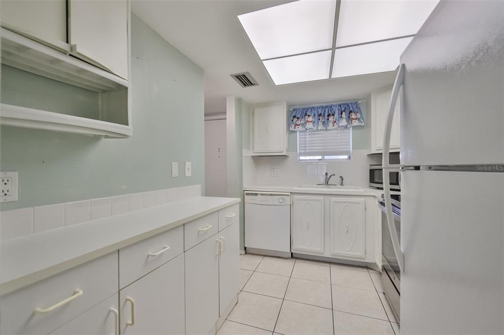 出租: $1,795 (2 贝兹, 2 浴室, 800 平方英尺)