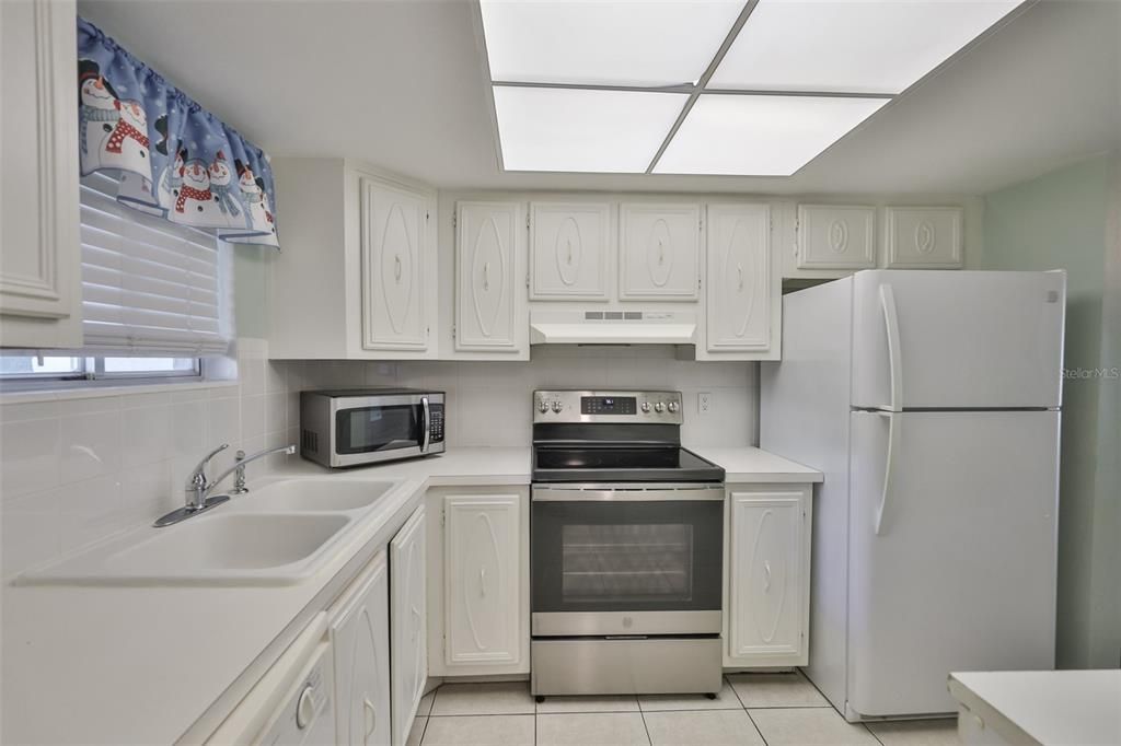 出租: $1,795 (2 贝兹, 2 浴室, 800 平方英尺)