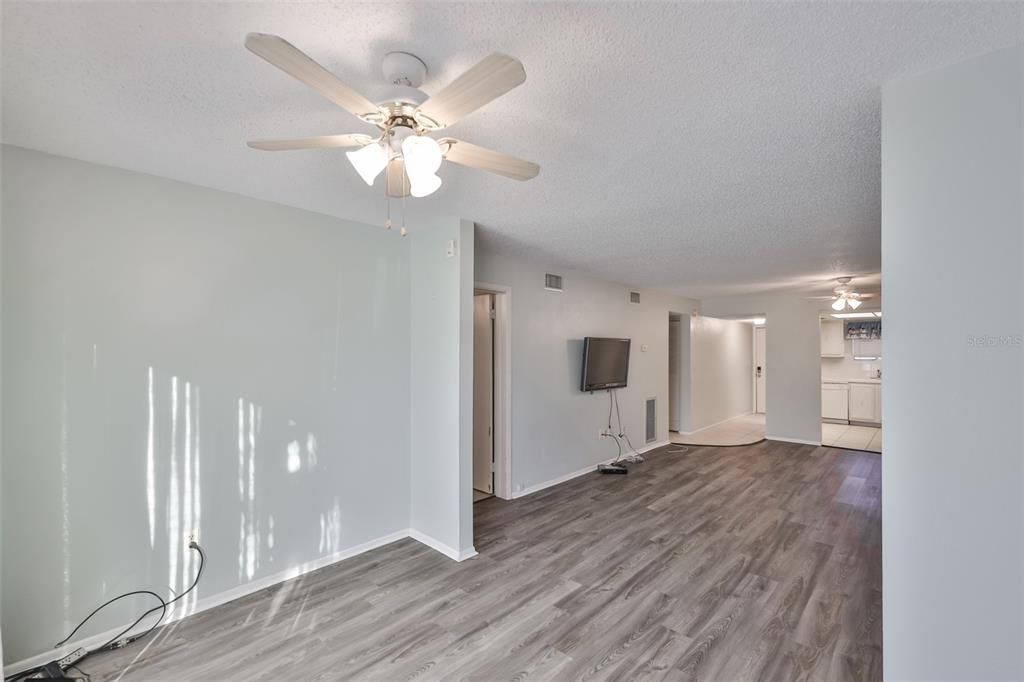 出租: $1,795 (2 贝兹, 2 浴室, 800 平方英尺)