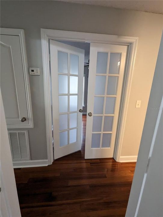 For Rent: $1,600 (3 beds, 2 baths, 993 Square Feet)