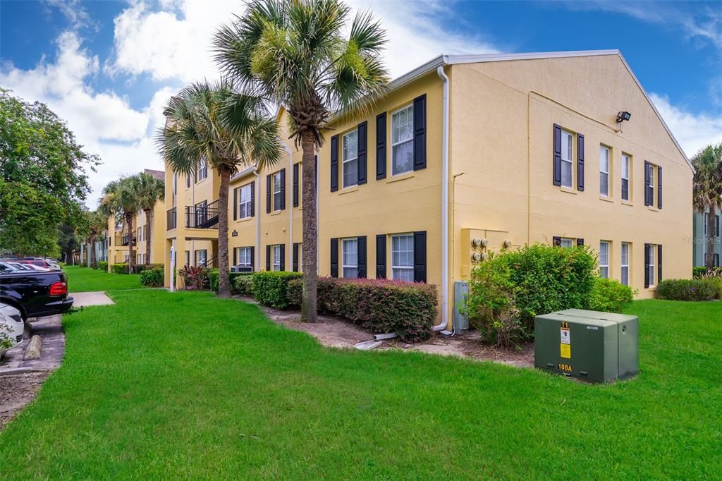 For Rent: $1,600 (3 beds, 2 baths, 993 Square Feet)