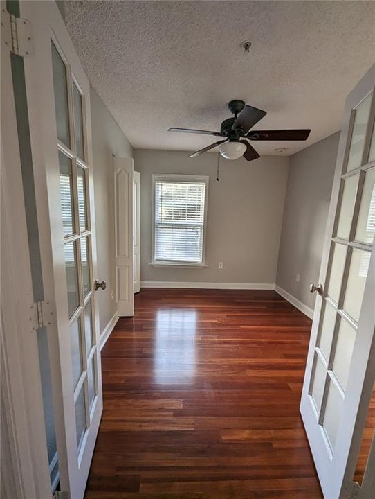 For Rent: $1,600 (3 beds, 2 baths, 993 Square Feet)