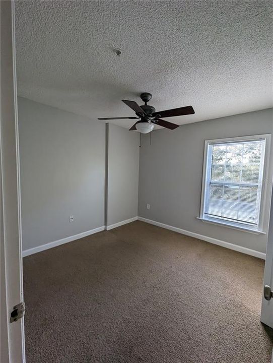 For Rent: $1,600 (3 beds, 2 baths, 993 Square Feet)