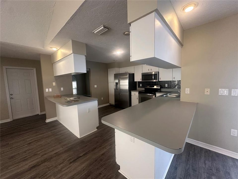 For Sale: $549,900 (4 beds, 2 baths, 2433 Square Feet)