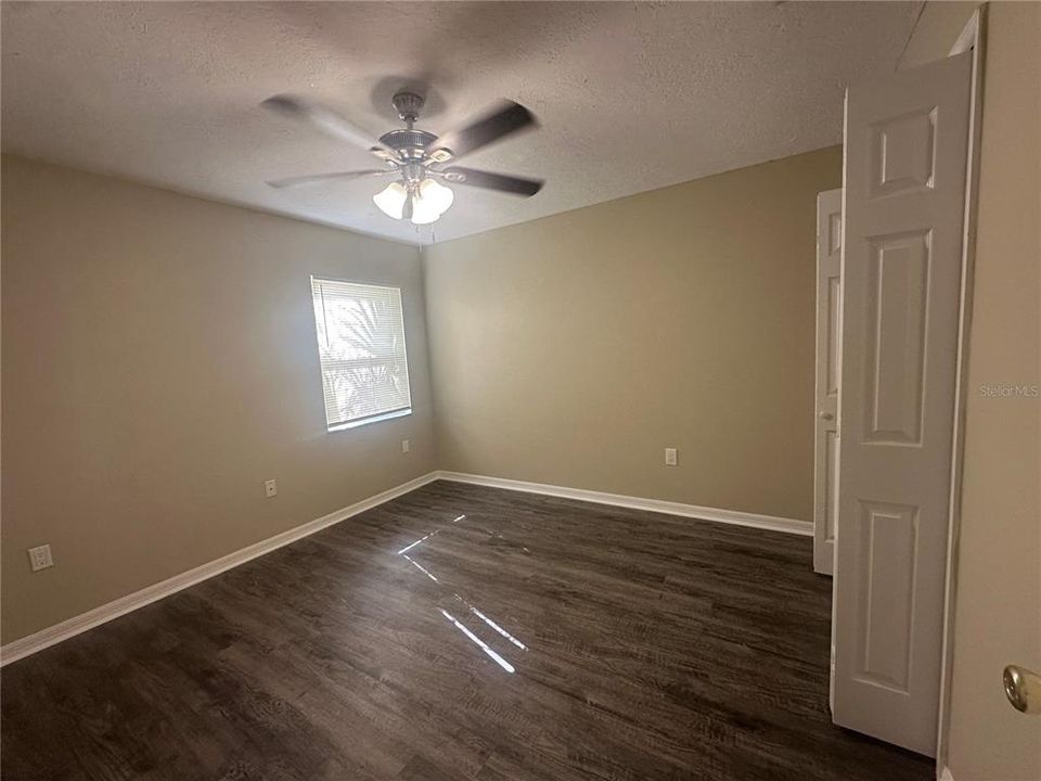 For Sale: $549,900 (4 beds, 2 baths, 2433 Square Feet)