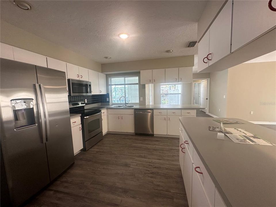 For Sale: $549,900 (4 beds, 2 baths, 2433 Square Feet)