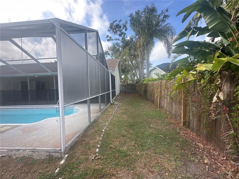 For Sale: $549,900 (4 beds, 2 baths, 2433 Square Feet)